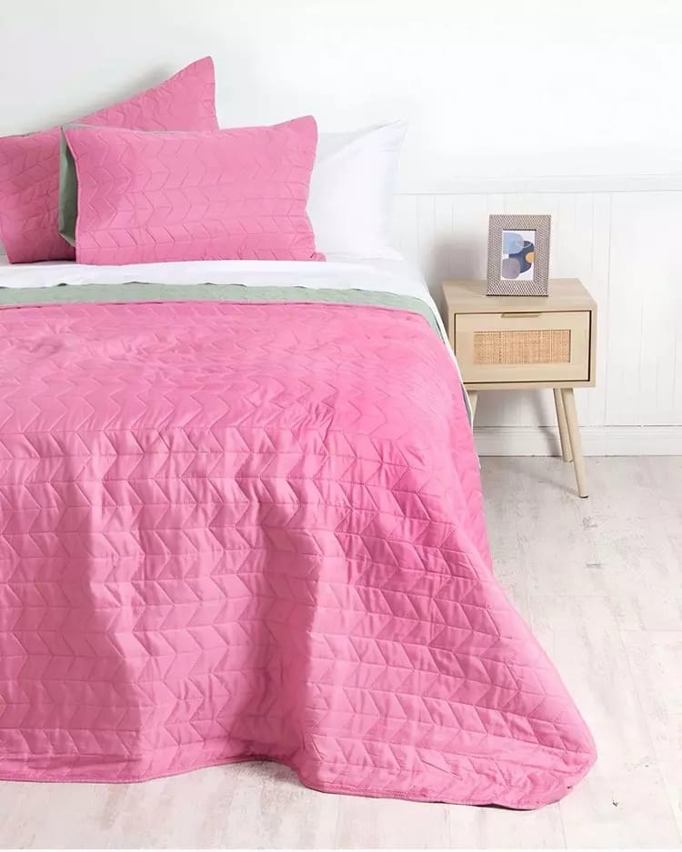 Cubrecama Quilt 2 Plazas Microfibra Bicolor Rosado-Verde Mashini